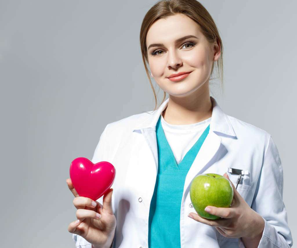 Как говорят англичане, « одно яблоко в день держит доктора подальше » - одно яблоко в день держит доктора на расстоянии , то есть защищает нас от болезней и дает нам здоровье